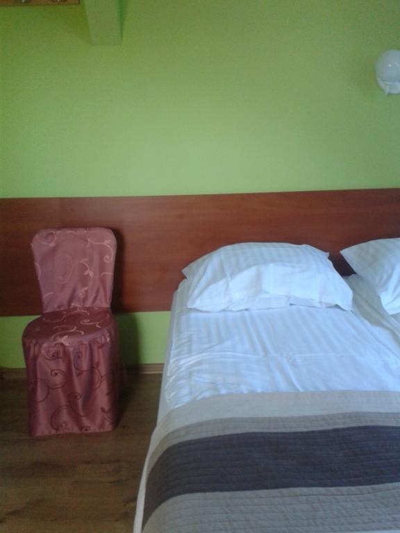 Hotel Gosciniec Sloneczny Drzonków Zimmer foto
