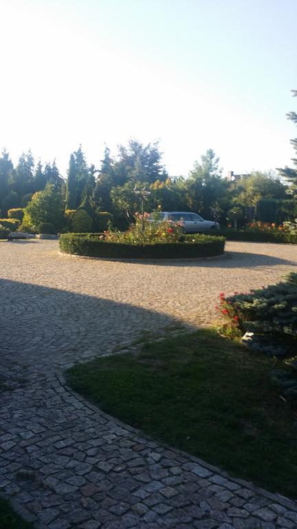 Hotel Gosciniec Sloneczny Drzonków Exterior foto