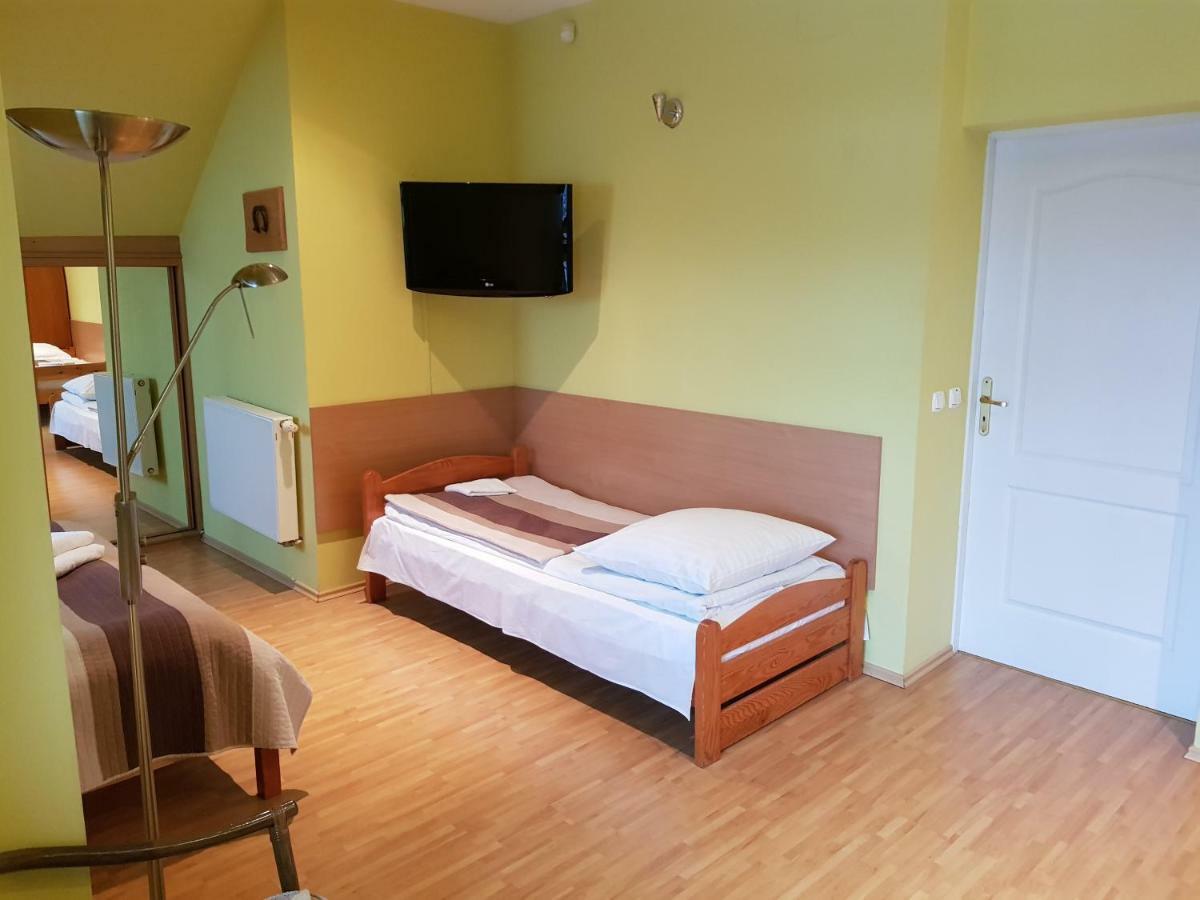 Hotel Gosciniec Sloneczny Drzonków Exterior foto