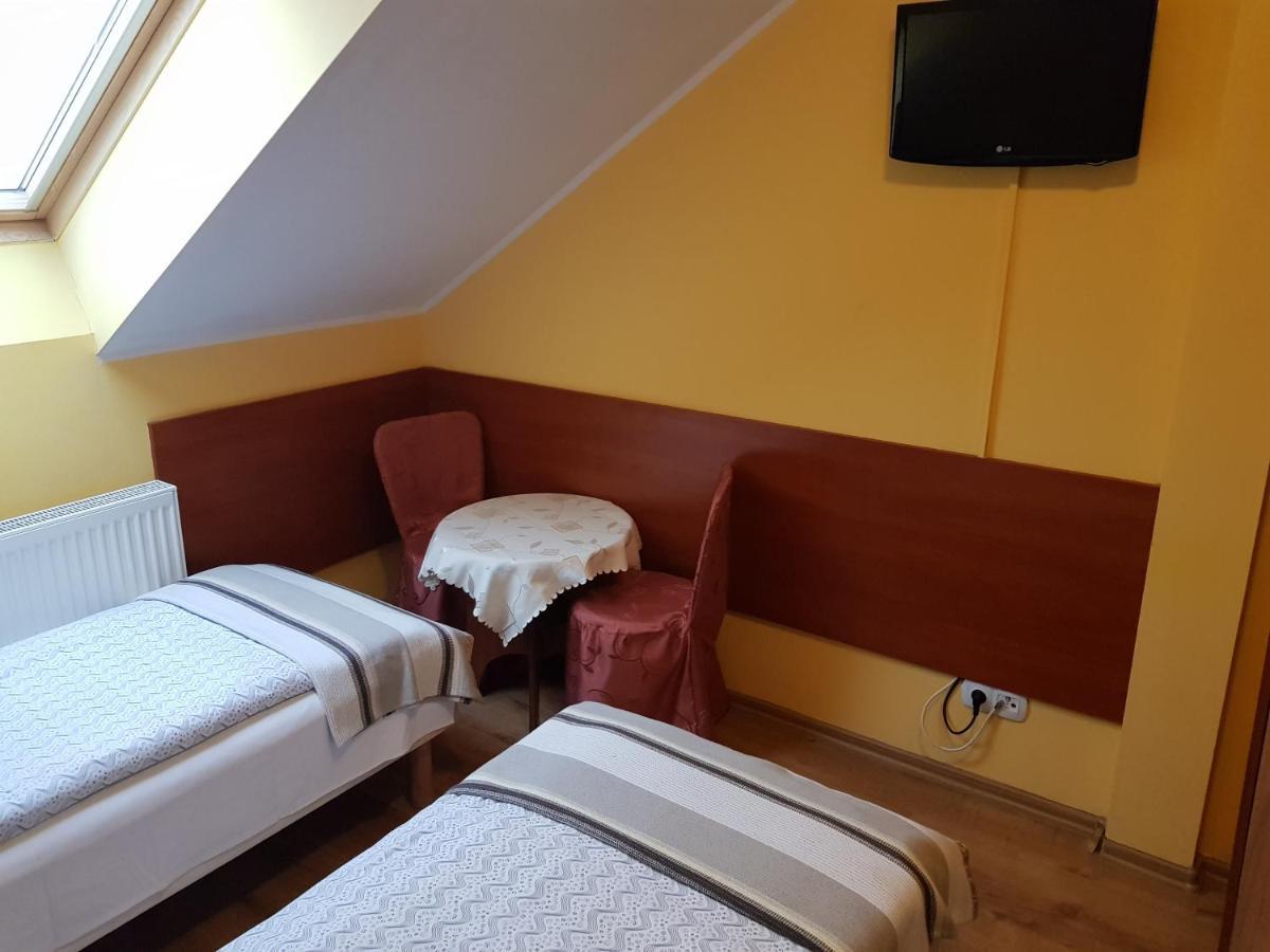 Hotel Gosciniec Sloneczny Drzonków Exterior foto